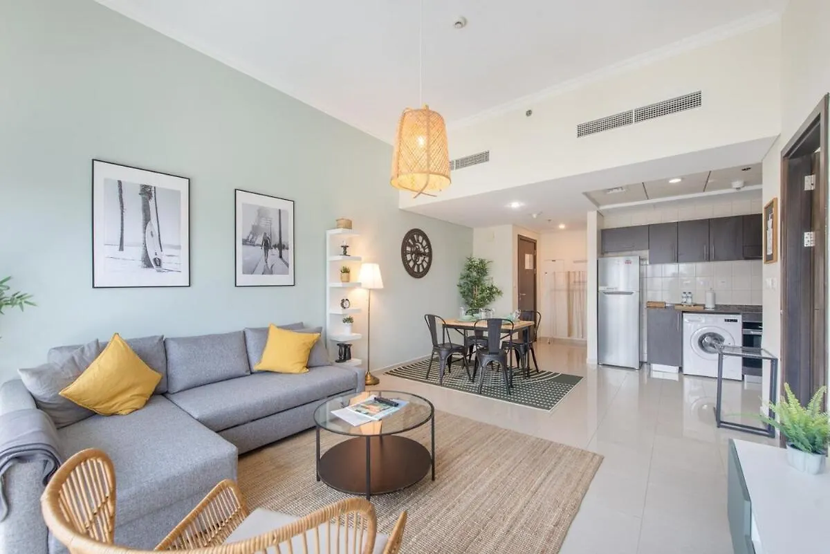 Warm And Airy 1-Bedroom Apartment With Exceptional Views In Dubai Marina