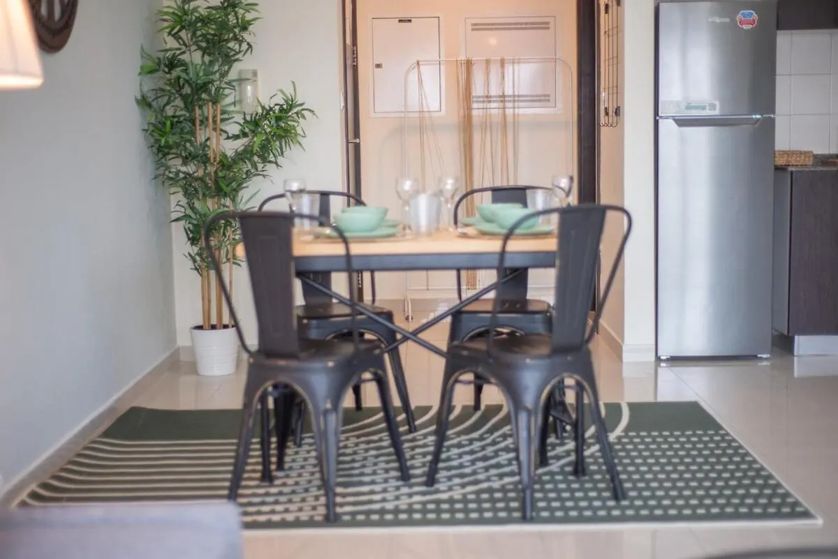 Warm And Airy 1-Bedroom Apartment With Exceptional Views In Dubai Marina