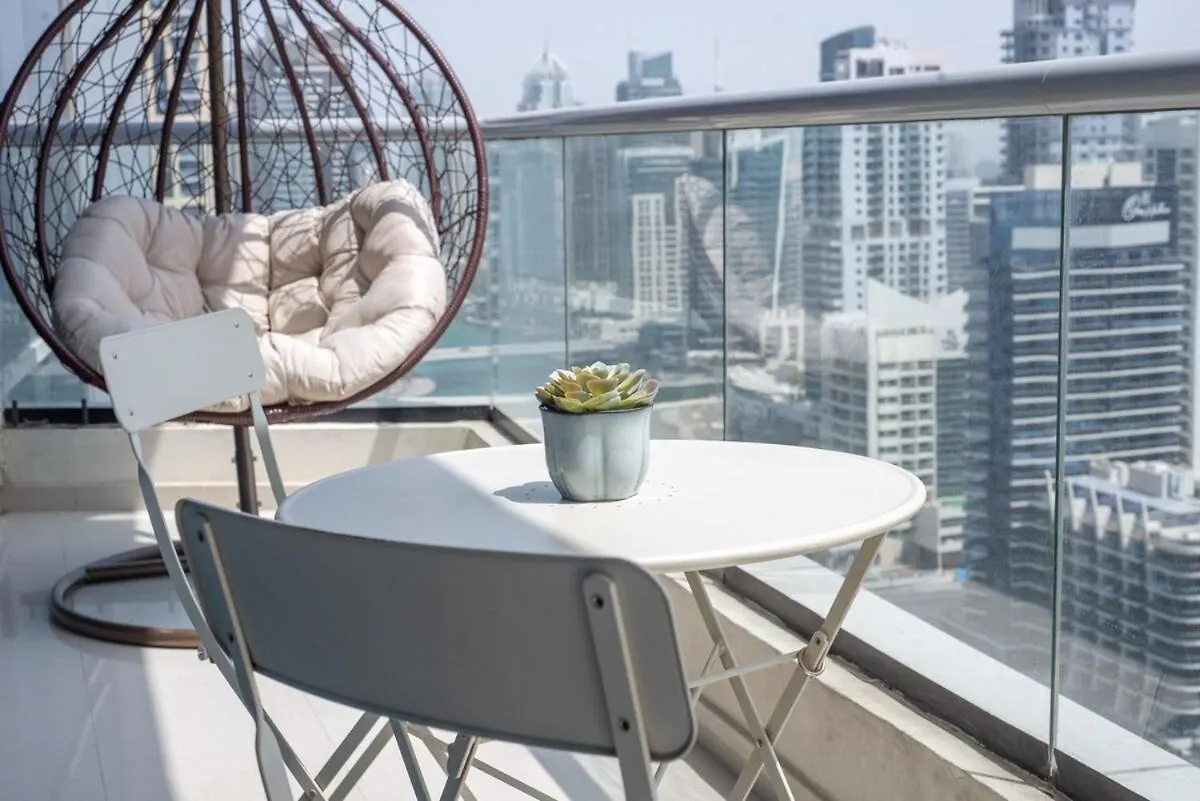 Warm And Airy 1-Bedroom Apartment With Exceptional Views In Dubai Marina