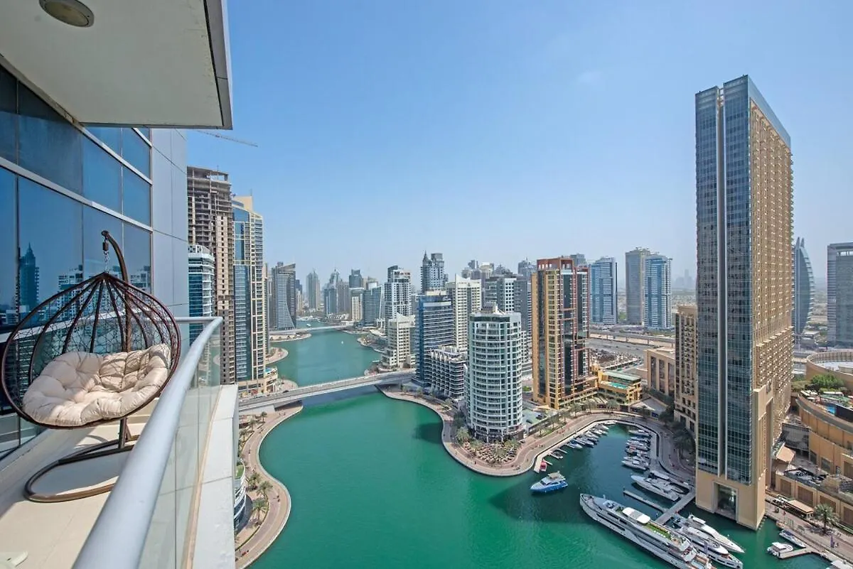 Warm And Airy 1-Bedroom Apartment With Exceptional Views In Dubai Marina