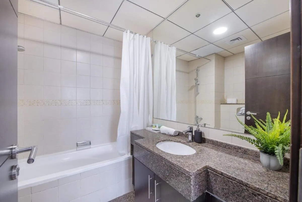 Warm And Airy 1-Bedroom Apartment With Exceptional Views In Dubai Marina