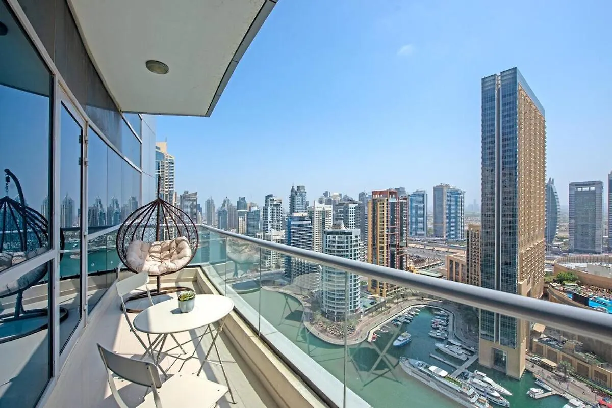 Warm And Airy 1-Bedroom Apartment With Exceptional Views In Dubai Marina