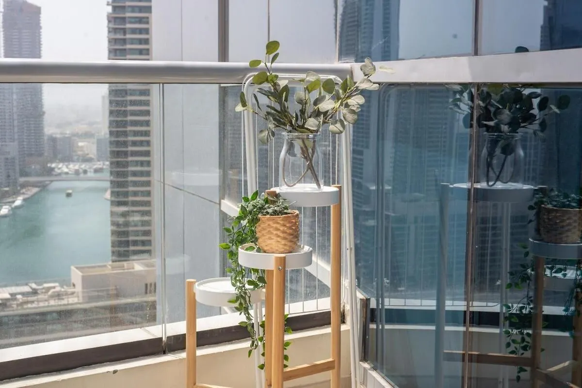 Warm And Airy 1-Bedroom Apartment With Exceptional Views In Dubai Marina United Arab Emirates