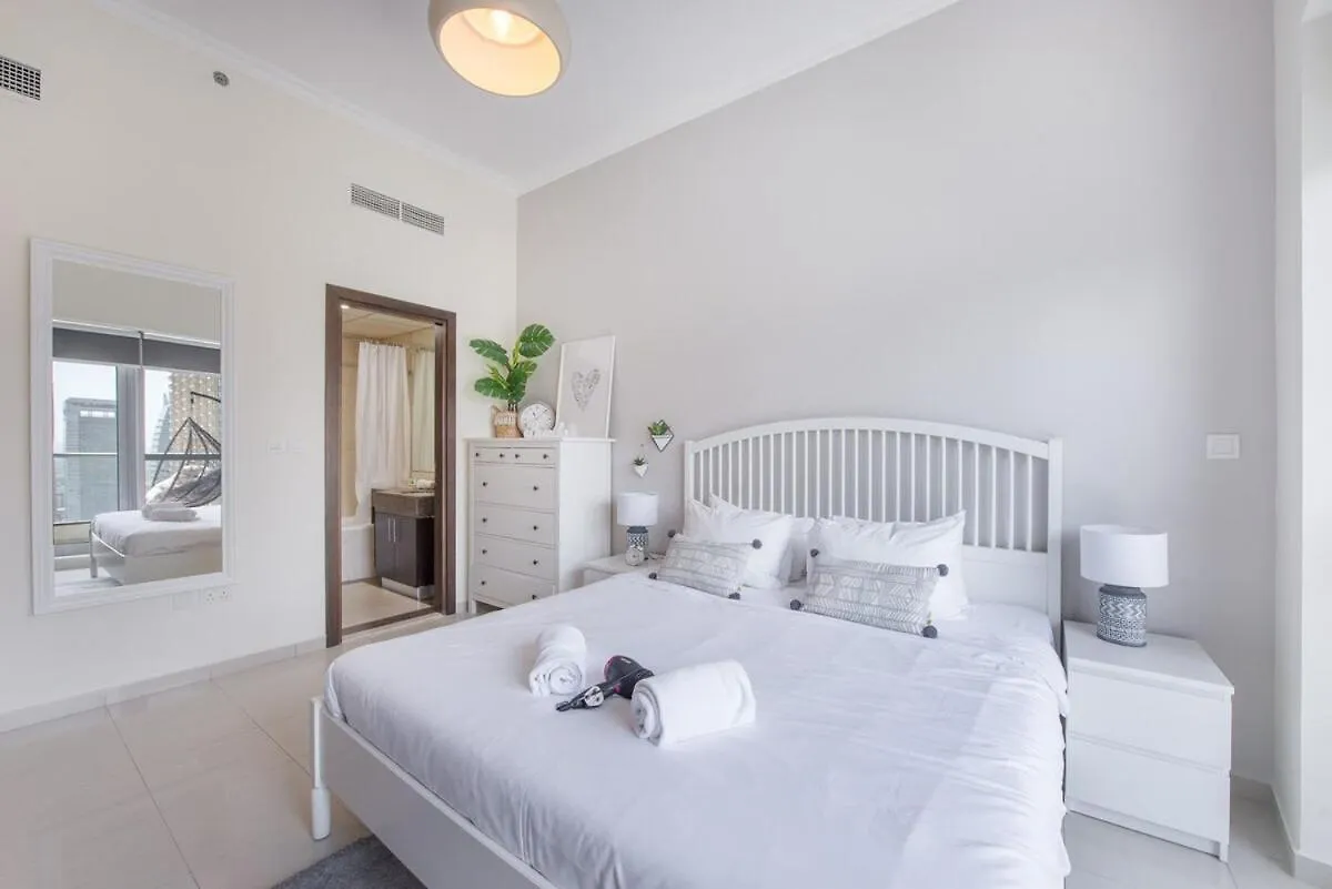 Warm And Airy 1-Bedroom Apartment With Exceptional Views In Dubai Marina 0*,
