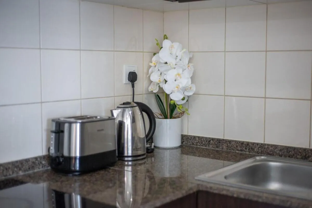 Warm And Airy 1-Bedroom Apartment With Exceptional Views In Dubai Marina