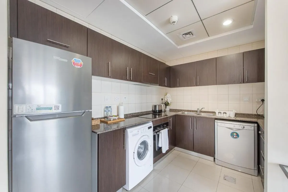 Warm And Airy 1-Bedroom Apartment With Exceptional Views In Dubai Marina United Arab Emirates