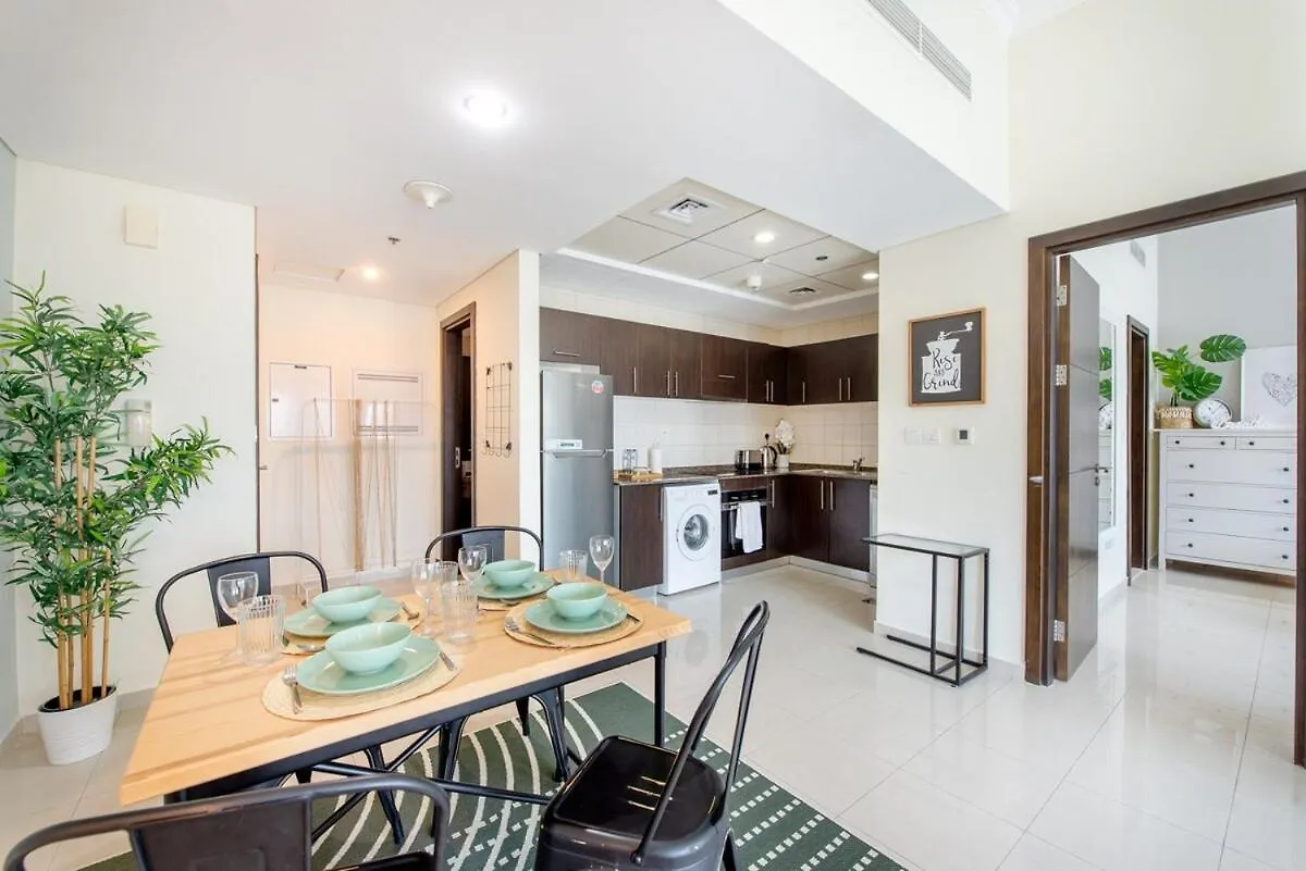 Warm And Airy 1-Bedroom Apartment With Exceptional Views In Dubai Marina United Arab Emirates