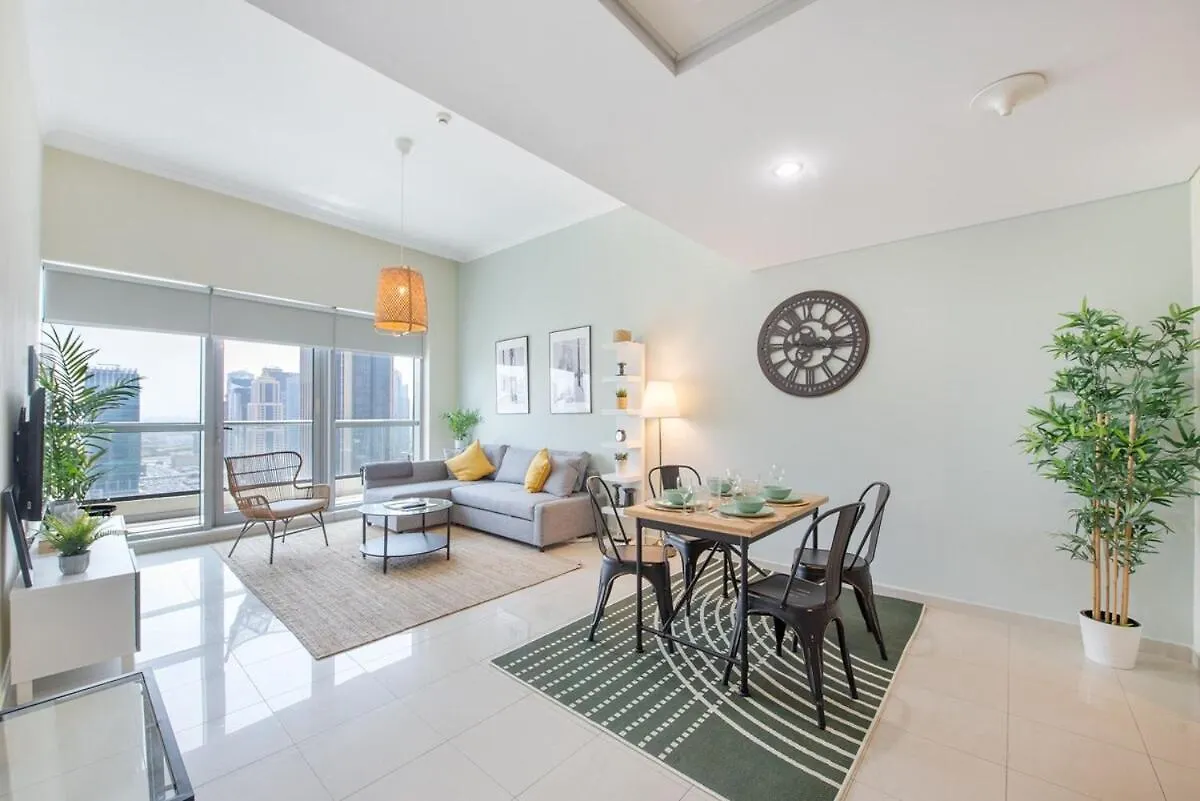 Warm And Airy 1-Bedroom Apartment With Exceptional Views In Dubai Marina 0*,