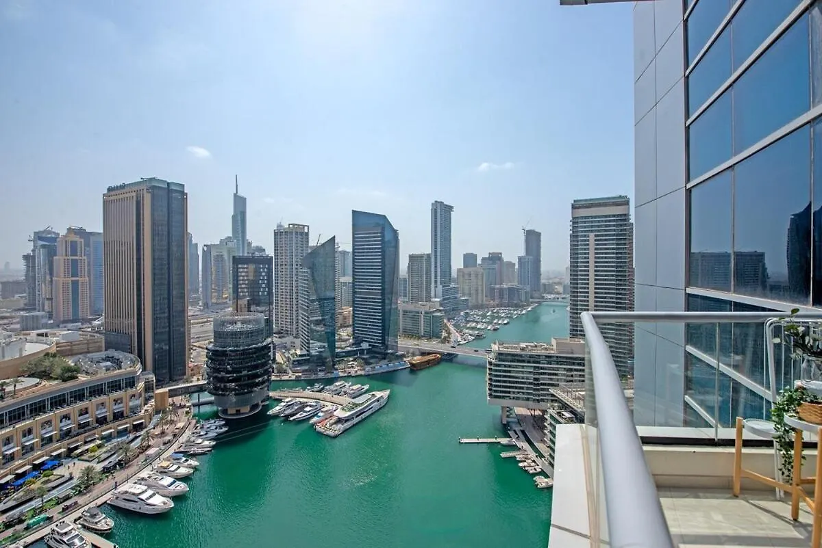Warm And Airy 1-Bedroom Apartment With Exceptional Views In Dubai Marina
